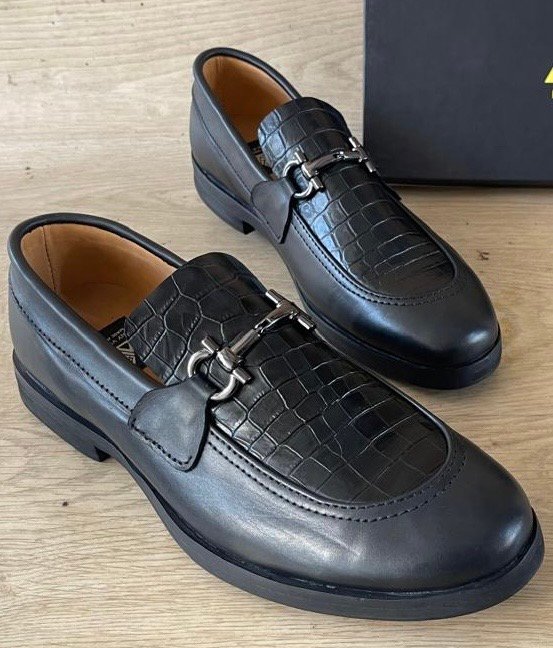 BV Men's Full-Grain Leather Loafers, Hand-Stitched - Classic